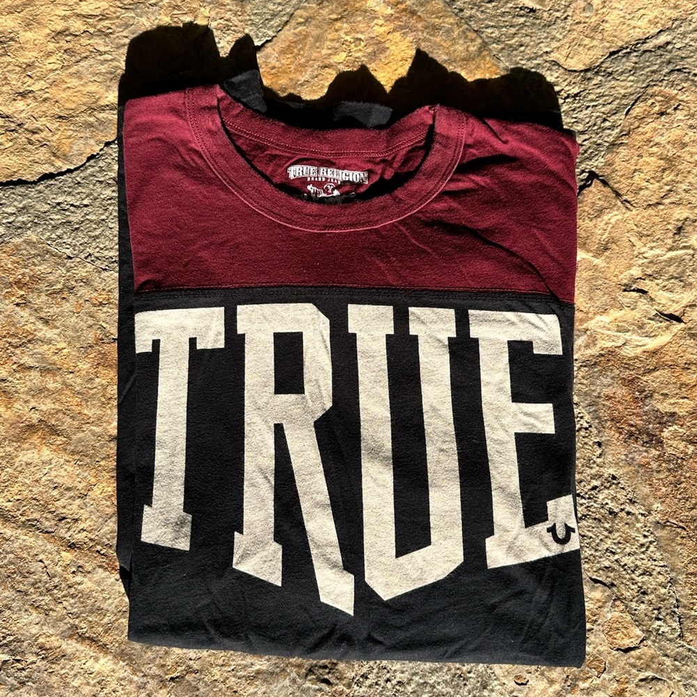 True Religion Tshirt Black Red Mens Size XL